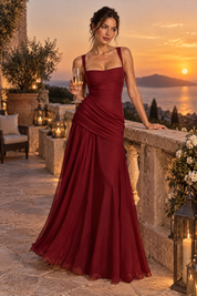 Robe longue bordeaux froncée à encolure carrée et coupe évasée | Deuxième photo lifestyle | Lounelle Paris