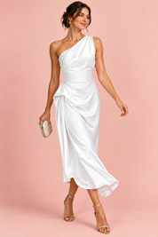 Robe longue blanche plissée à une épaule | Vue en mouvement | Lounelle Paris