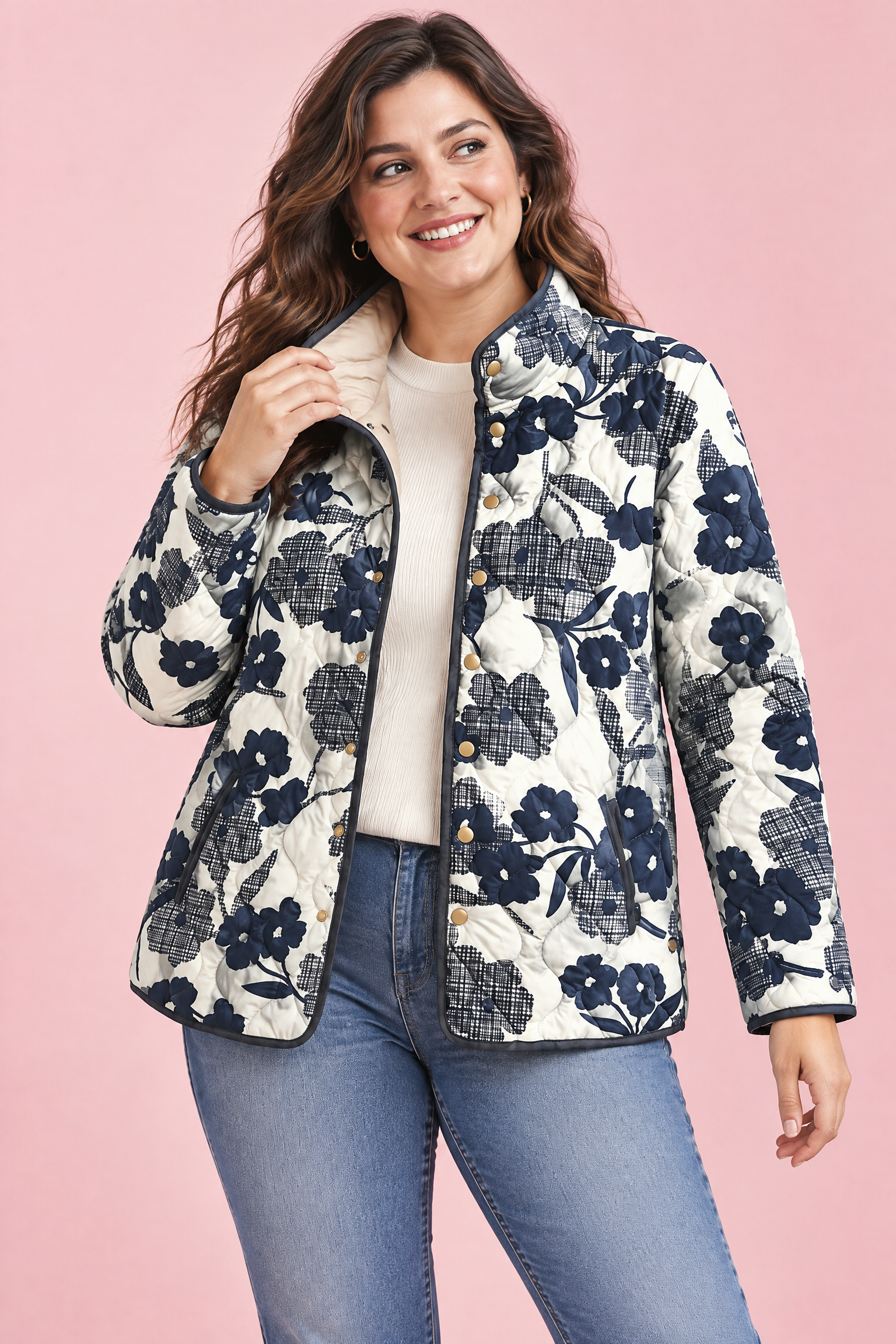 Veste matelassée blanc cassé à col montant | Porté sur une silhouette plus ronde | Lounelle Paris