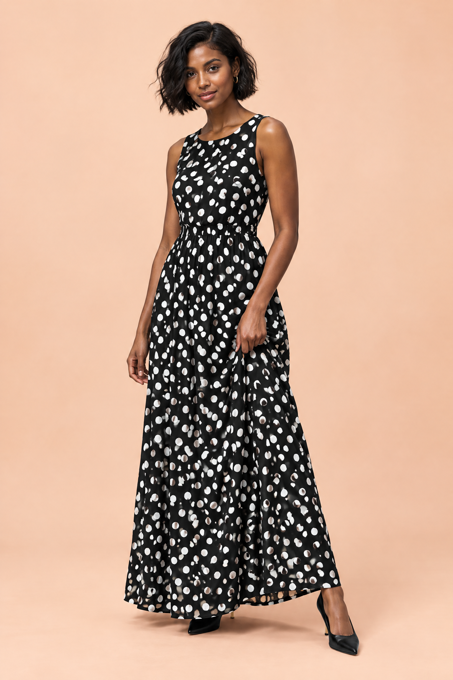 Robe longue noire à pois avec col montant et détails drapés | Vue de face | Lounelle Paris