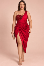 Robe midi asymétrique à sequins rouge | Porté sur une silhouette plus ronde | Lounelle Paris