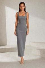 Robe longue col carré ajustée
