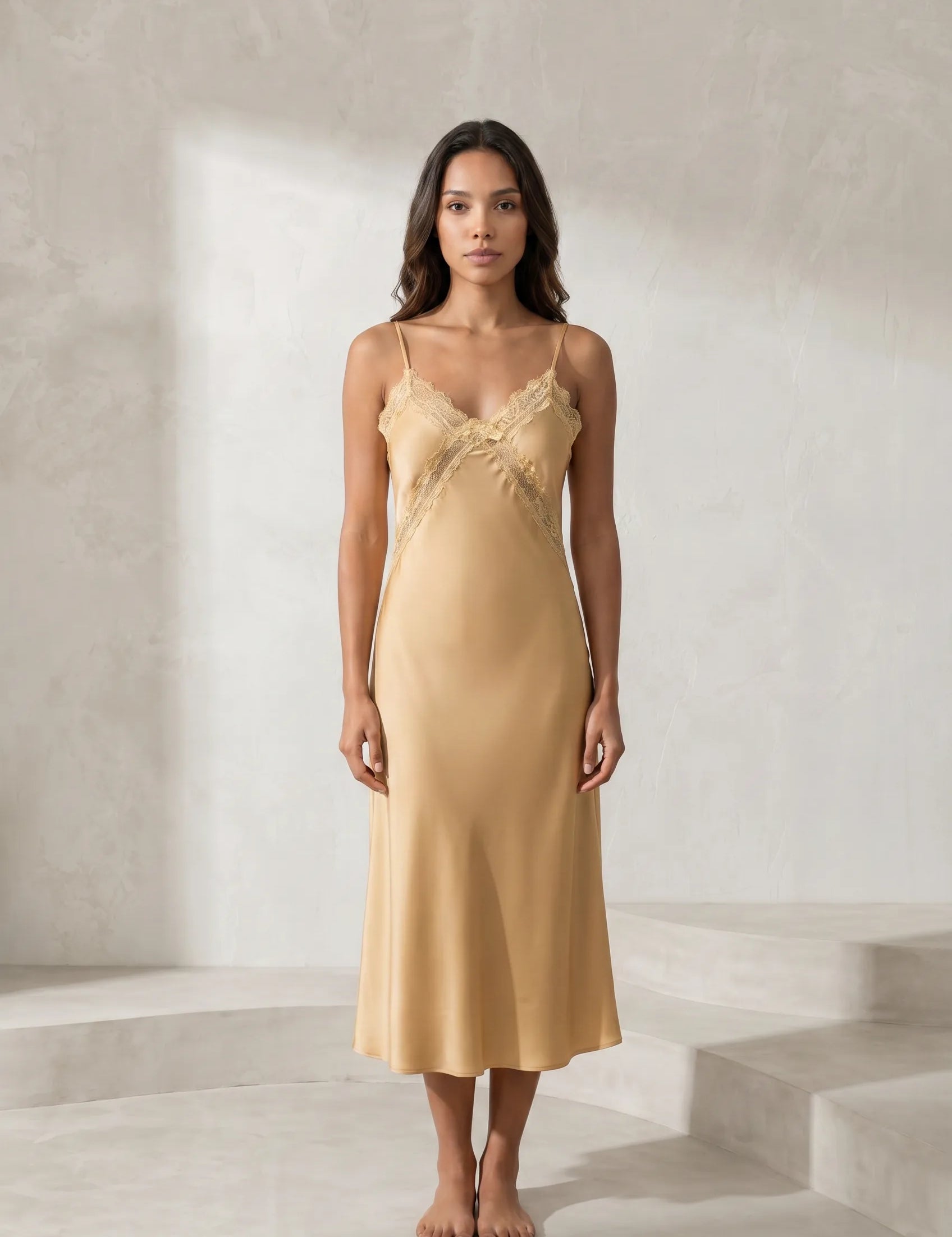 Robe midi satinée à bretelles | Lounelle Paris