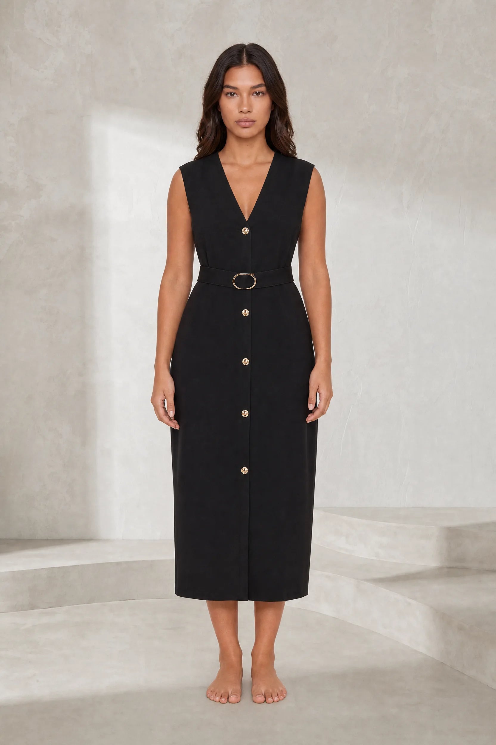 Robe noire col V ceinturée | Lounelle Paris