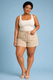 Short ample à taille élastique | Porté sur une silhouette plus ronde | Lounelle Paris