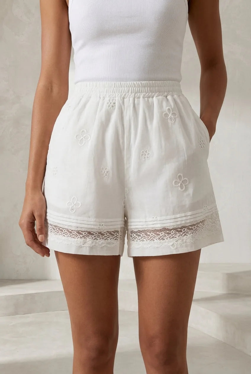 Short blanc brodé taille haute | Lounelle Paris