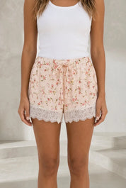 Short rose imprimé floral bordé de dentelle | Lounelle Paris